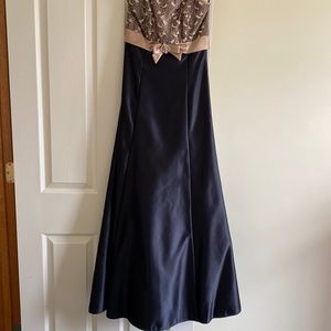 Jessica McClintock | Black and Gold Long Formal Prom Dress | Size 5 Juniors